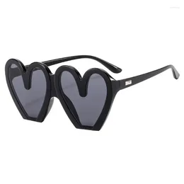 Lunettes de soleil 2023 Lunettes d'amour personnalisées à la mode Pai Team Funny Heart Femmes Protection UV Lunettes 253