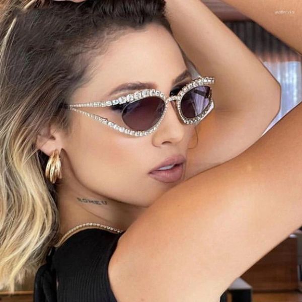 Gafas de sol 2023 de lujo con cristales huecos únicos brillantes para mujer, gafas de sol sexis con diamantes de imitación redondos pequeños de aleación a la moda