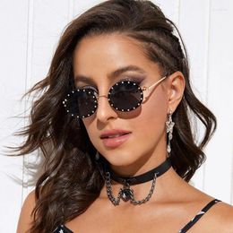Lunettes de soleil 2023 Vintage Metal Ovale Femmes Fashion Brand Designer Luxury Diamond Sun Glasses Femelles Punk Shades Oculos Feminino