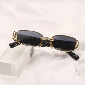 Lunettes de soleil 2023 Vintage Femmes Hommes Mode Boucle d'oreille Cerclée Lunettes de soleil Lunettes de plein air Shopping Punk Élégant Tendance Cool UV400