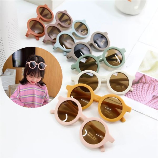 Lunettes de soleil 2024 New Fashion Children's Sunglasses Sunglasses Retro's Retro Color Ultravioletproofr Round Convenience Glasshes Eyeglass For Kids