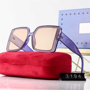 Lunettes de soleil 50% de réduction sur la vente en gros de nouvelles lunettes de soleil à la mode pour femmes, boîte de lunettes à l'étranger, diffusion en direct