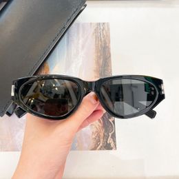 Gafas de sol 618 Crystal Negro Ojo de gato gris oscuro Mujeres Ovales Hombres Tombras de verano Sunnies Lunettes De Soleil UV400 Eyewear