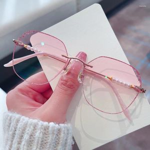 Zonnebrillen Geavanceerde aangepaste leesbril Puur titanium Frameloos frame Roze lenzen Modieuze dames Progressief multifocaal ADD