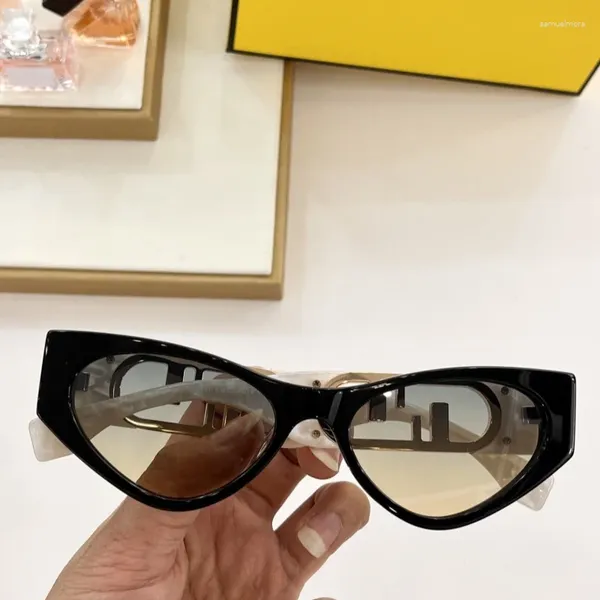 Gafas de sol y ovaladas de moda para mujer, decoración de remaches Vintage, diseñador de marca, ojo de gato de alta calidad, negro