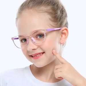 Lunettes de soleil Lunes d'ordinateur Light Light Lights TR90 Cadre transparent Girls Video Game Viders Sénalisation des enfants Lunets D240513