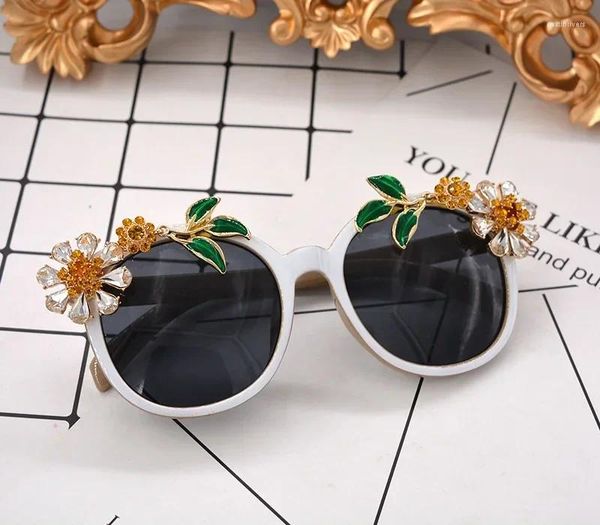 Lunettes de soleil Marque Baroque Femmes 2024 Diamond Rhingestone Leaf Sun Glasses UV400 Ladies Shades Gafas Feminino Party