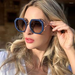 Zonnebril Merkontwerp Luxe vierkante mannen Women Fashion Shades Tea -bril UV400 Vintage Glazen