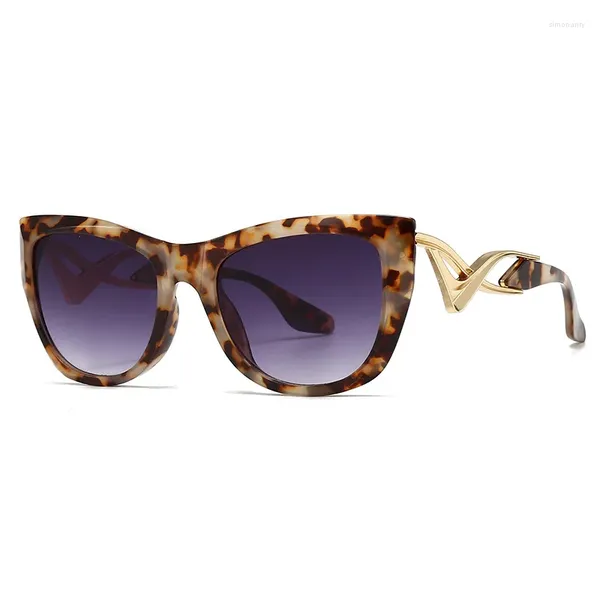 Lunettes de soleil Designer Designer Punk Cat Eye Femmes For Men 2024 Sun Glasses Vintage Luxury Shades Big Frame Metal Leg LEGLASS