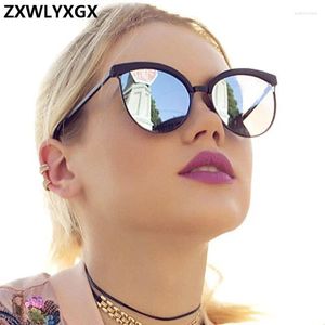 Lunettes de soleil Brand Designer Femmes Luxury Plastic Sun Sunshes Classic Retro Cat Eye Outdoor Gafas