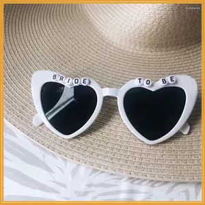 Lunettes de soleil Bride To Be Letter Love Plastic Bridesmaid Team Single Party Trendy Shades Cosplay Eyewear