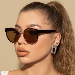 Lunettes de soleil classiques grand cadre Cat Eye Lunettes Femmes Traveling Shades Lunettes de soleil rondes Lunettes de soleil Goggle Gradient Brown Protection UV G230225