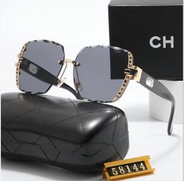 Lunettes de soleil marques classiques rétro lunettes de soleil Luxury Designer de concepteurs de luxe Ron Metal Framers Sun Glasses femme Chrome Lunes Septembre Camarage de classe Visitez Windy