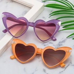 Lunettes de soleil classique œil de chat femmes amour coeur marque Designer gelée couleur lunettes de soleil lunettes de plein air Gafas UV400