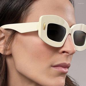 Zonnebril Klassiek Retro Vierkant Frame Ronde Zonnebril Dames Heren Vintage Designer Shades Brillen Mode Accessoires Klinknagels