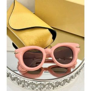 Lunettes de soleil Classic Emple Frame et lunettes de soleil pour femmes avec polarisation de la lentille ronde et verres d'énergie solaire de haute qualité Brand Fashion Y2K 2024L2405