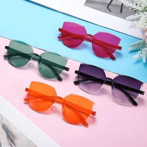 Lunettes de soleil tendance transparentes couleur bonbon sans monture œil de chat pour femme