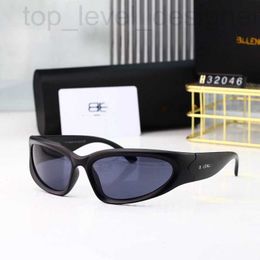 Lunettes de soleil Designer Brand Designer Sports Outdoor Cycling Men Europe et American Girls Hot Girls Super Cool Technology Personnalité Hip Hop Mirror 938i