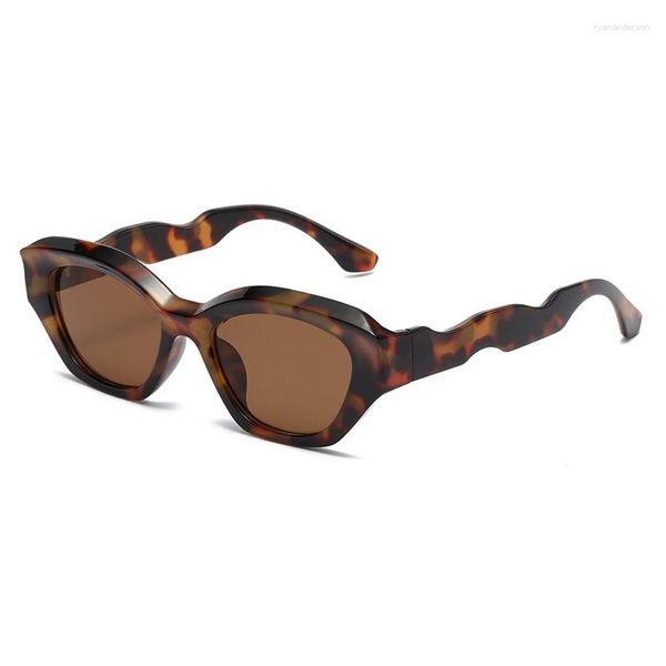 Lunettes de soleil Designer Cat Eye Femmes Pour Hommes Tendance Lunettes De Soleil Mode Vintage Punk Vague Jambe Sexy Dames Nuances