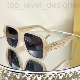 Diseñador de gafas de sol LOELW5004 LUO Familia Luo Personalidad Partido de vacaciones Square UV Girl Fiest Driving Vestida ZQRN