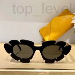 Le nouveau style floral du créateur de lunettes de soleil Luo Yijia est très tendance et magnifique sur les photos 3QC1