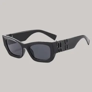 Lunettes de soleil designer hommes polarisés lentilles de protection uv400 mui mui marron dégradé plaqué lettres d'or lunettes de luxe style léopard cadre lunettes de mode hj085 C4