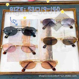 Lunettes de soleil Designer en métal ovale de lunettes de soleil pour femmes, 54z, sont populaires sur Internet.Les mêmes lunettes de soleil résistantes aux UV à double pont à double nez sont des U3GK polyvalents