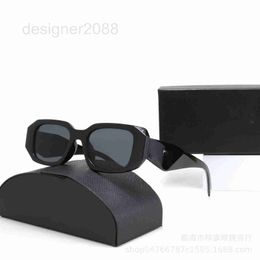 Zonnebrillen Designer Nieuwe modieuze kleine frame zonnebril Rij Foto Street Polygonale bril LGF4