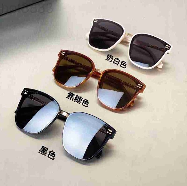 Lunettes de soleil Lunettes de soleil design Premium Letter Mirror Legs Black Frame Plate Cream White Sun Girl 7WW2