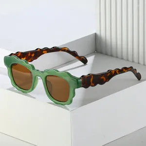 Zonnebril Designer Wave Frame Vrouwen Voor Mannen Trendy Zonnebril Mode Vintage Punk Kleine Vierkante Leuke Shades UV400