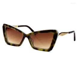 Lunettes de soleil Europe Amérique Ins Mode Pointu Cat Eye Femme Haute Qualité Personnalité Rétro Grand Carré Hommes