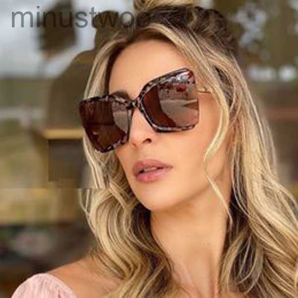 Lunettes de soleil Mode Black Cat Eye Femmes Square Tom Shades Hommes Vintage Brand Design Surdimensionné T Lunettes de soleil Oculos De Solsunglasses 2CMO