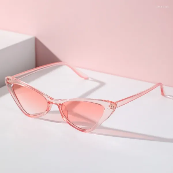 Lunettes de soleil Design de mode Triangle cadre dames de luxe Vintage oeil de chat fête lunettes ultralégères rétro UV400 lunettes de soleil nuances