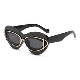 Lunettes de soleil Des lunettes de soleil créatrices de mode pour femmes acétate de métal à double cadre verres d'œil de chat d'été Avant-garde style de personnalité de la personnalité de qualité