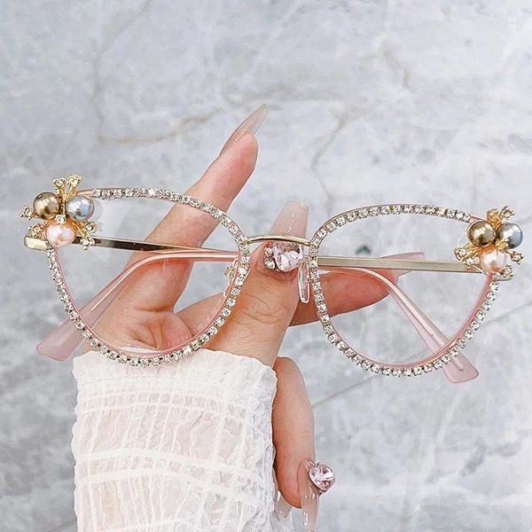 Lunettes de soleil Mode Diamond-Set Lunettes Cadre Simple Personnalisé Oeil de Chat À La Main Brillant Strass Luxe Plat Pour Les Femmes Jolies