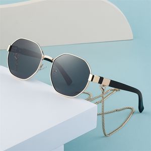 2023 Nouvelles lunettes de soleil chaîne de mode Femmes Anti Drop Hanging Box Boîtes de soleil Lunettes de soleil pour femmes 230729