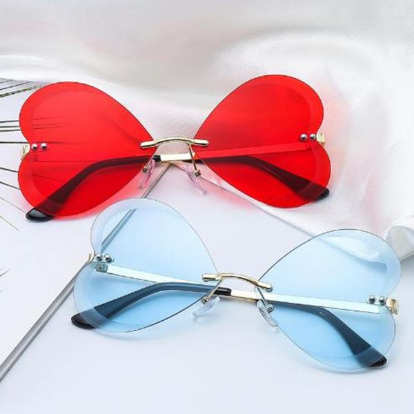 Lunettes de soleil mode métal amour lunettes sombres Vintage verre sans monture hommes femmes papillon lunettes en plein air scène fête Pograph