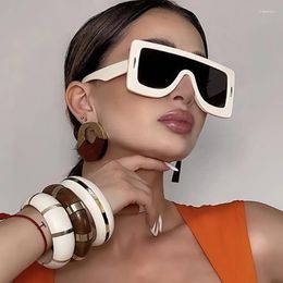 Lunettes de soleil mode une pièce surdimensionnée carrée pour femmes Vintage bouclier Rivet Y2K lunettes de soleil femme Sexy nuances Uv400