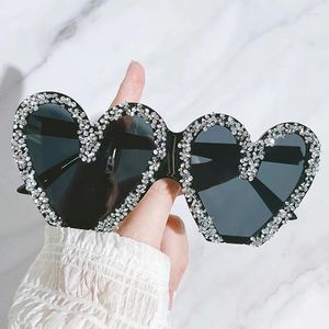 Lunettes de soleil à la mode pour femmes, personnalité, cœur d'amour, strass scintillants, couleur bonbon, cravate Lolita, accessoires tendance de rue