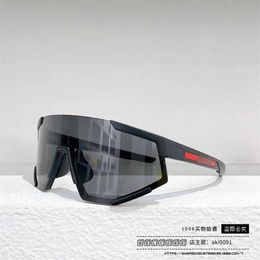Lunettes de soleil Fashion Pradd Cool Sunglasses Designer P Big Frame Goggles Riding Red Le même ski allinone Mirror SPS04XF