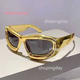 Gafas de sol Moda Punk Deportes 2024 Diseñador de lujo Espejo de plata Y2k Gafas de sol Hombres Mujeres Bat Rectángulo 2000s Gafas 01VLAO