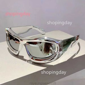 Gafas de sol Moda Punk Deportes 2024 Diseñador de lujo Espejo de plata Y2k Gafas de sol Hombres Mujeres Murciélago Rectángulo 2000s Gafas 01I0J1