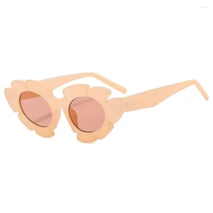 Lunettes de soleil mode rétro oeil de chat fleur forme lunettes de soleil été plage UV lunettes de Protection à la mode rue Snap nuances