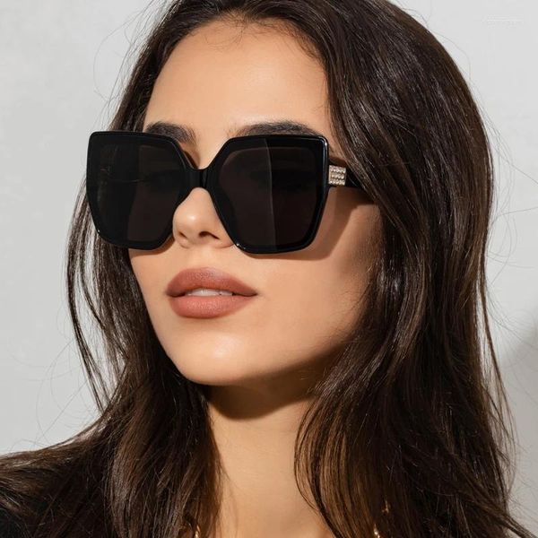 Lunettes de soleil Fashion Square Gradient Femmes Designer Designer Trendy Diamond Decoration Sun Glasses Shades Eyewear UV400