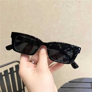 Lunettes de soleil Fashion Summer Retro Punk Rectangle Lunettes de soleil UV400 Soleil Nuances Men Femmes TRENDY VINTAGE SMALS SHEAR SORN SUR LEURES DES LOISSES 240416