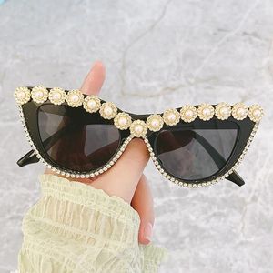 Zonnebrillen Fashion Vintage Diamond Pearl Cat Eye Women Designer Sun Glasses Crystal Rhinestone Sexy Ladies Shades