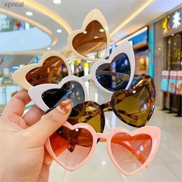 Zonnebrillen modieuze hartvormige kinderblazen met een groot frame glinsterende roze zomers zonneschade buitenglazen UV400 bril Accessoires WX