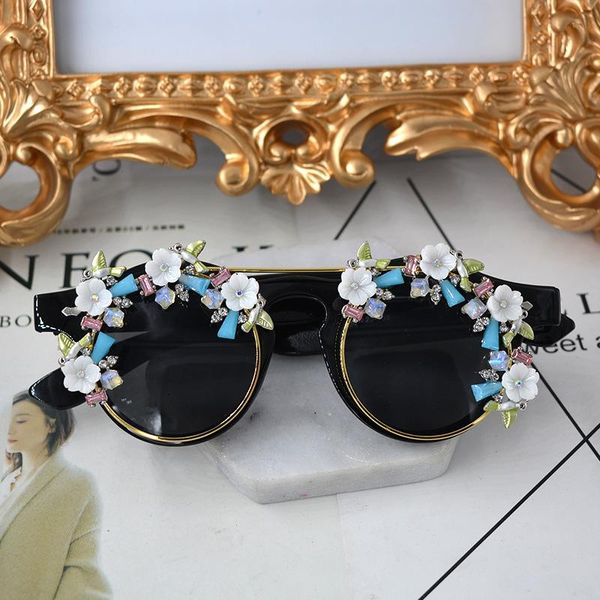 Gafas de sol Flip Up Steampunk tallado con diamante Mujer Ronda Moda Señoras Gafas de sol Diseñador de la marca Gafas Oculos FemininoSunglasses