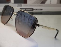 Gafas de sol para hombres y mujeres Estilo de verano 4361 Gafas de sol cuadradas de plástico gris transparente Espejo gris Forma de rectángulo para hombre Gafas de moda anti-ultravioleta23