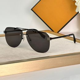 Lunettes de soleil pour les hommes Designer 40115 Fashion d'été Élégant High Street Traveler Style Anti-Ultraviolet Retro Plate Metal Verres sans cadre OVAU